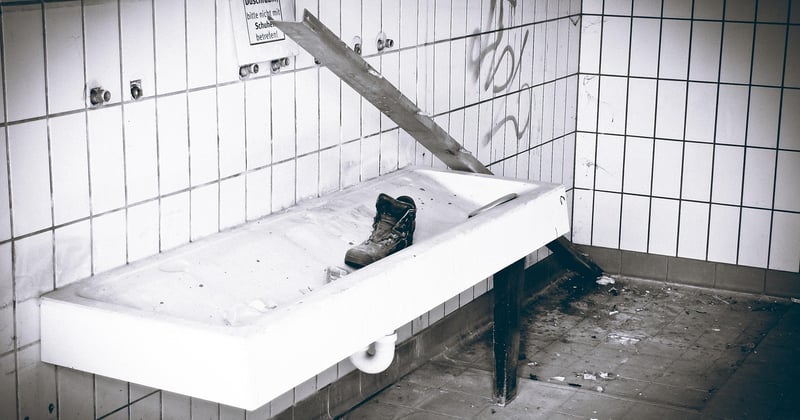 Salle de bain humide : quelle peinture choisir pour éviter les moisissures ?