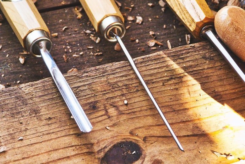 Les outils essentiels pour débuter en menuiserie en 2026 : le guide complet