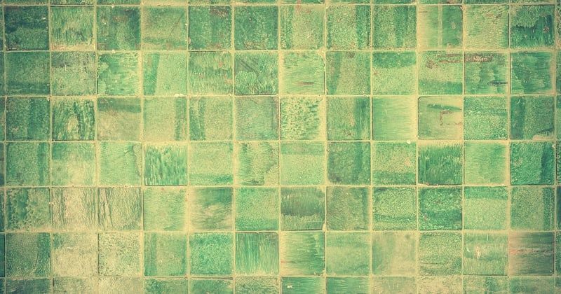 Rejointoiement de carrelage mural : le guide pas à pas pour un mur comme neuf