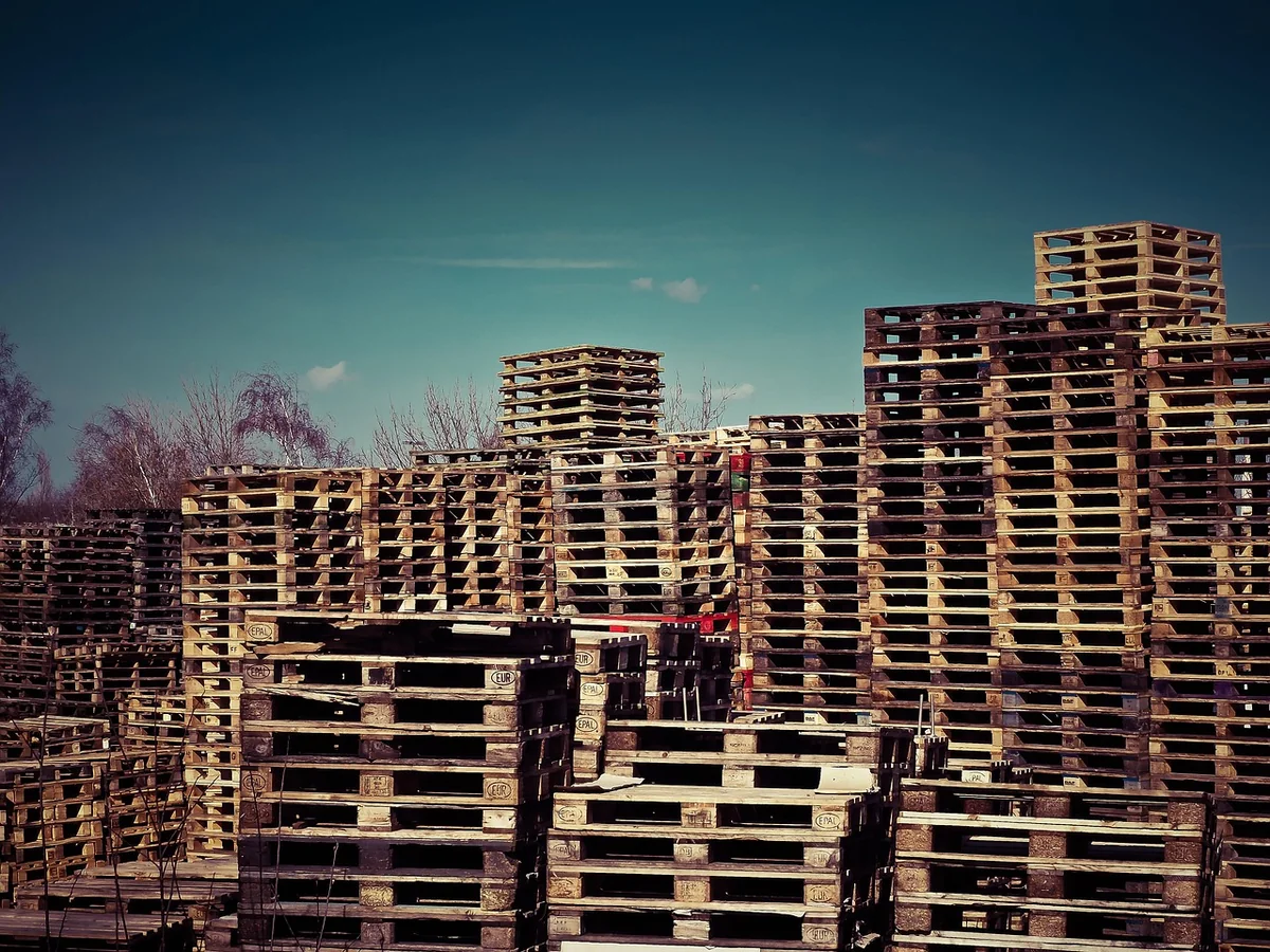 Les projets de bricolage faciles avec des palettes en bois à essayer en 2026